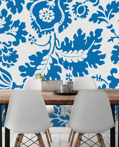 papel pintado con estampado floral azul y blanco