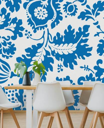 papel pintado con estampado floral azul y blanco