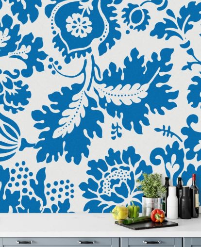 blå og hvit blomstermønster tapet