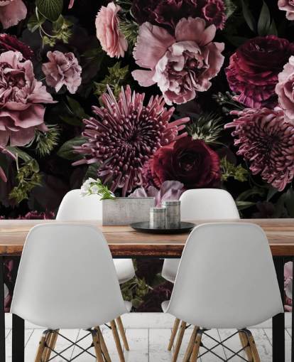 mørk lilla og lilla floral tapet