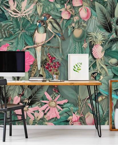 papel pintado loros en selva rosa y verde