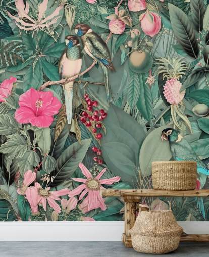 papel pintado loros en selva rosa y verde
