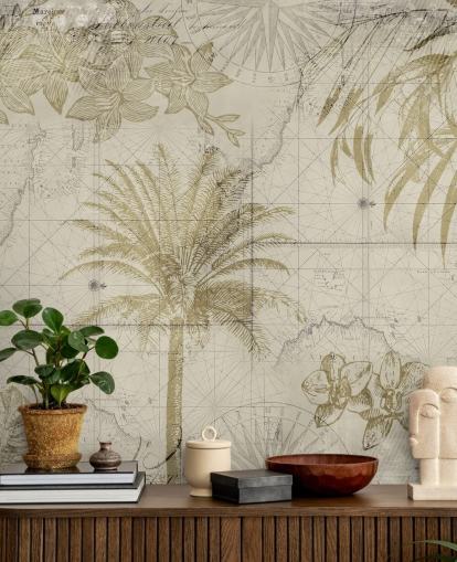 mapa vintage em tons bege e natural e papel de parede de palmeira
