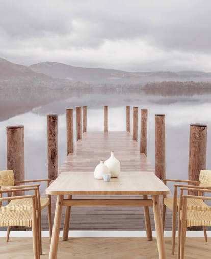 Steg im ruhigen See Tapete