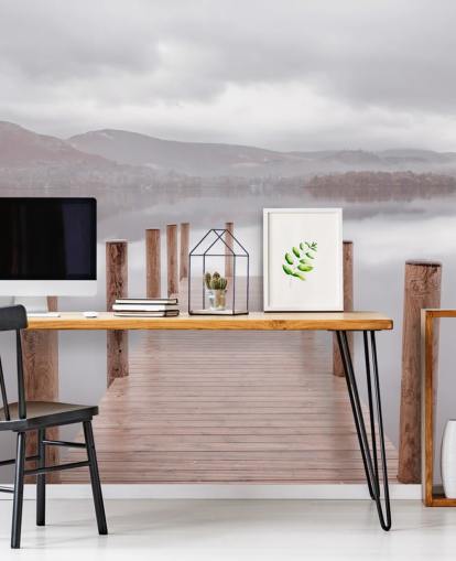 brygge i rolig innsjø tapet