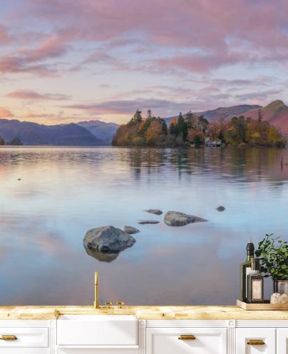 Meer omgeven door bergen Meer omgeven door bergen