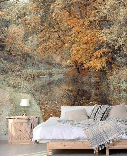 herfstbos door kanaal behang