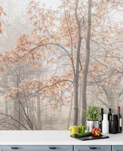 mistige bomen per kanaal