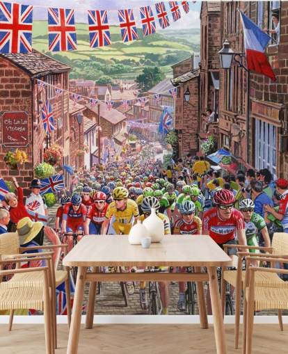 fietsers rijden door oude Engelse stad behang