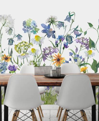 blaue, lila und gelbe Wiesenblumen Tapete