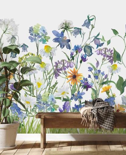 blaue, lila und gelbe Wiesenblumen Tapete