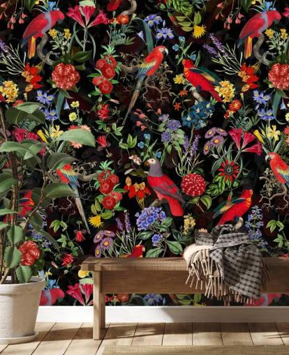 rote Papageien und bunte Blumen auf schwarzem Hintergrund