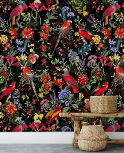 rode papegaaien en kleurrijke bloemen op zwart achtergrondbehang