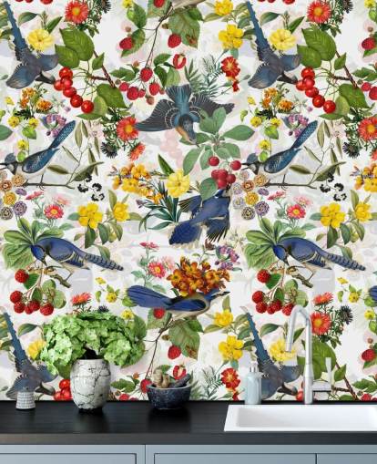 blauwe vogels en rode en gele bloemen behang