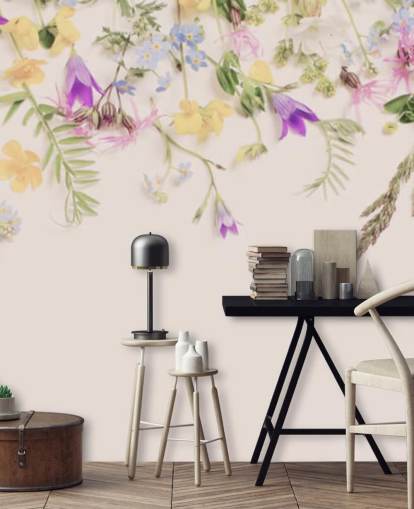 lila und gelbe Blumentapete