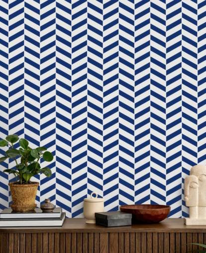 Individuell gestaltbares Indigo-Tapetentapete mit Fischgrätenmuster namens Blue and White Herringbone für Badezimmer und Küchen