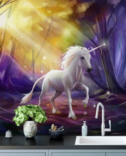 Mural de pared de unicornio en un bosque de noche
