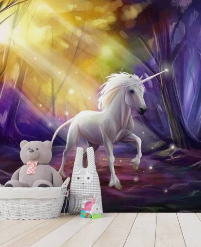 Decorazione murale con unicorno in un bosco di notte