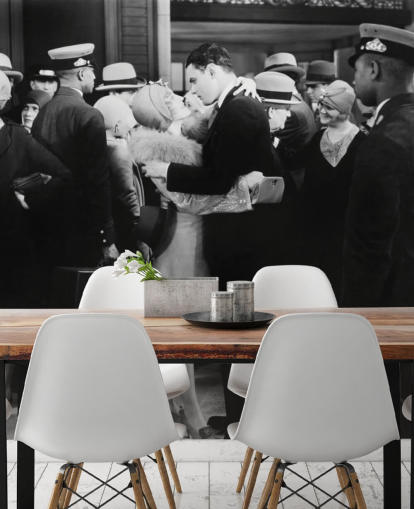 sort og hvid foto af mennesker kysse tapet