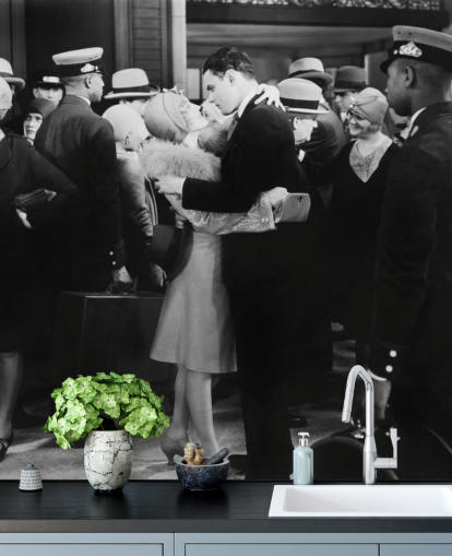 foto en blanco y negro de personas besándose fondo de pantalla