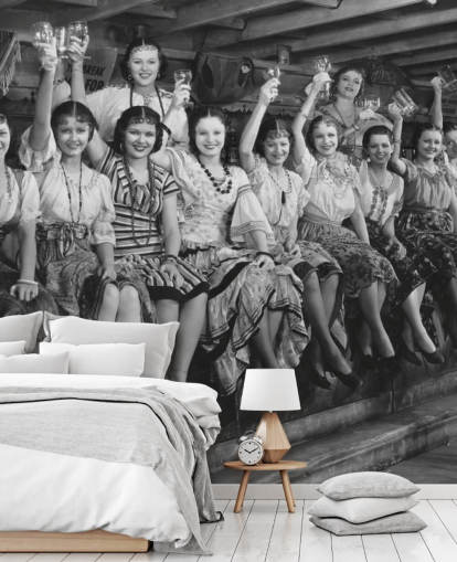 sort og hvid foto af damer hæve briller tapet