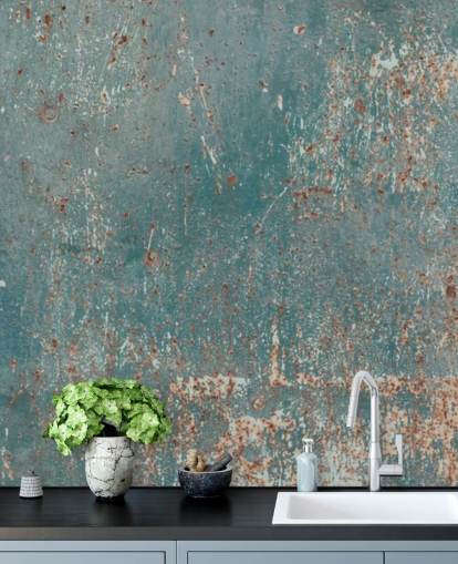 mural de papel pintado industrial azul y cobre llamado Industrial Grunge para dormitorios, bares y cocinas