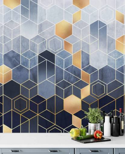 papel pintado hexágonos en tonos azul marino y dorado