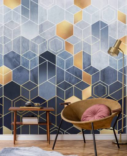 papel pintado hexágonos en tonos azul marino y dorado