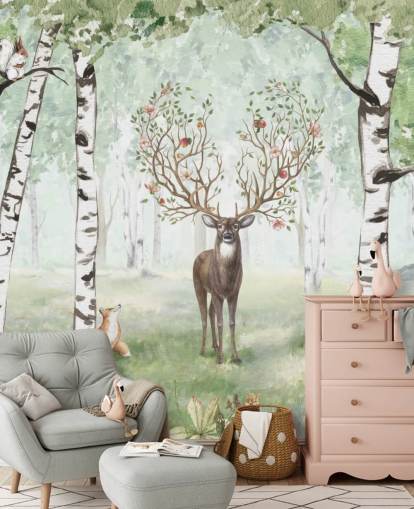carta da parati con animali del bosco e cervi tra betulle