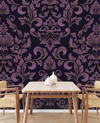 lilla og svart damask tapet