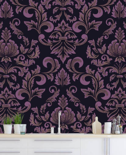 lilla og svart damask tapet