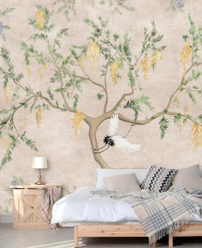 Orientalisk stil växande träd med en ljus grädde bakgrund, gröna och gula blommor och vita kranfåglar chinoiserie tapet Orientalisk stil växande träd med en ljus grädde bakgrund, gröna och gula blommor och vita kranfåglar chinoiserie tapet