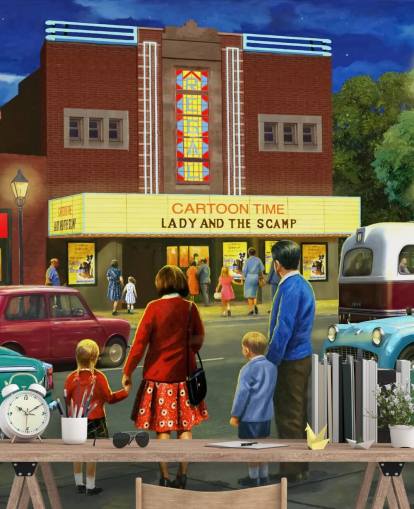 vecchio cinema per strada e famiglia in procinto di andare in carta da parati