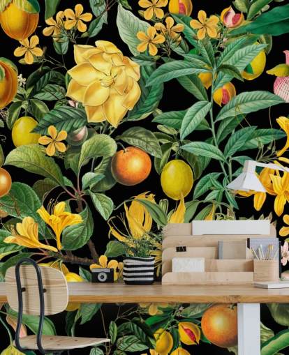 fruta amarilla y naranja sobre fondo negro