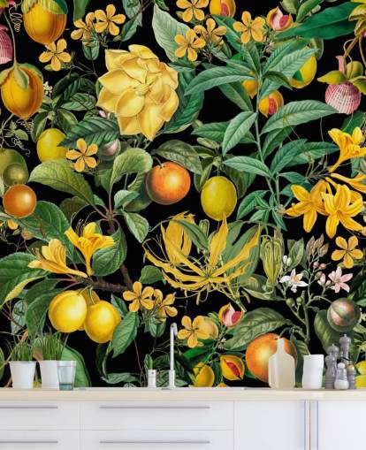fruta amarilla y naranja sobre fondo negro