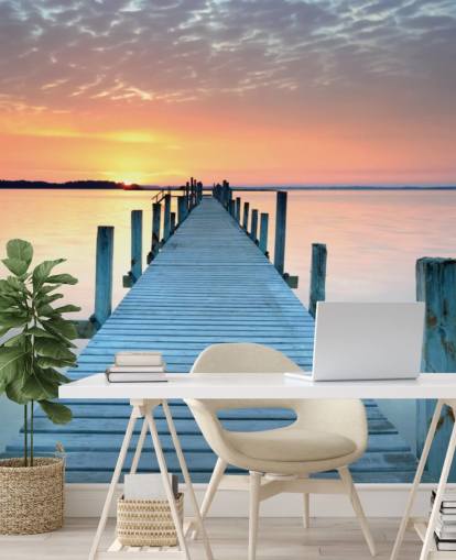 pastelroze en blauwe aanpasbare zonsondergang behangmuurschildering genaamd Sunset Jetty voor slaapkamer of kantoor