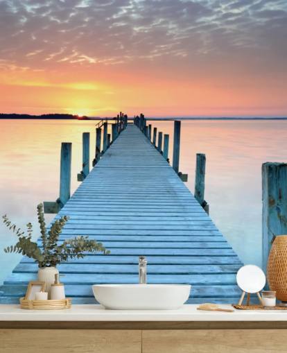 pastelroze en blauwe aanpasbare zonsondergang behangmuurschildering genaamd Sunset Jetty voor slaapkamer of kantoor