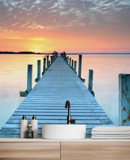 pastellrosa og blå tilpasselig solnedgang tapetmaleri kaldet Sunset Jetty til soveværelse eller kontor