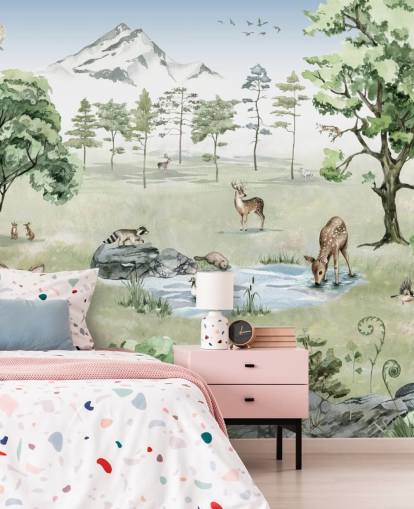 skovdyr med bjerge, træer og klipper tapet