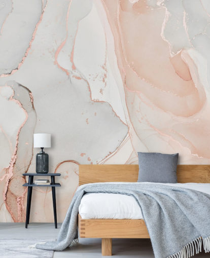 gebroken wit en perzikroze marmeren behang