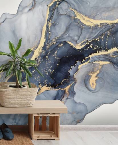 mural de papel de parede de mármore personalizável em azul escuro e dourado chamado Beautiful Blue para cozinhas ou banheiros