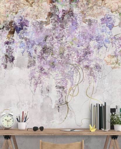 paars gekleurde blauweregen op muurbehang met betoneffect