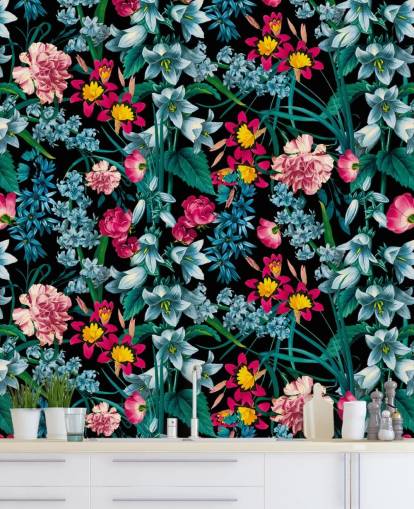färgglada blommor på mörk bakgrund tapet