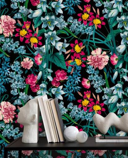 bunte Blumen auf dunklem Hintergrund