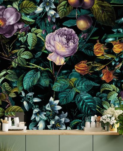 mørk blomstret lilla rose tapet