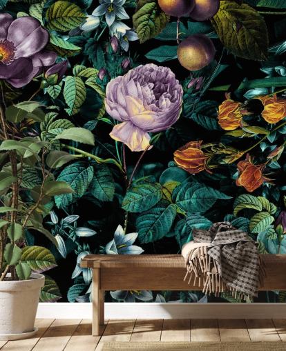 mørk blomstret lilla rose tapet