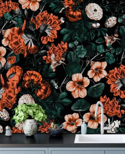 fondo de pantalla de flores rojas sobre fondo oscuro