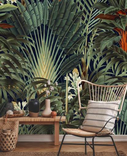 grønne palmeblader og oransje blomsterjungel tapetmaleri kalt Palm Jungle av Burcu Korkmazyurek for soverom