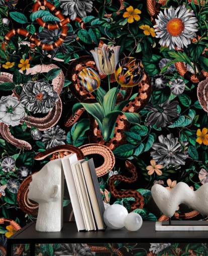 papel pintado floral oscuro y estampado de serpiente papel pintado floral oscuro y estampado de serpiente