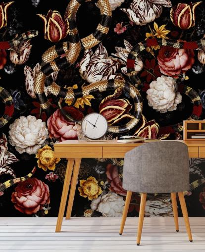 mørk floral og slange tapet